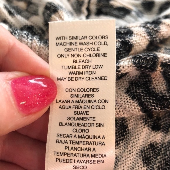 Chico’s linen blend animal print 3/4 sleeve pull over top. Size 1(Chico size) - Picture 6 of 6